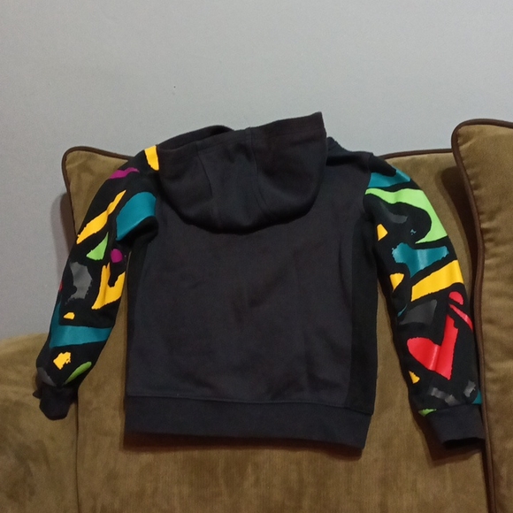 Nike boys multi color hoodie has patches that feel like leather. - Picture 16 of 17
